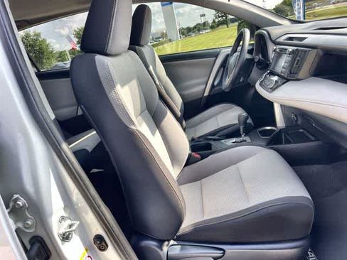 Used 2018 Toyota RAV4 XLE FWD image 12