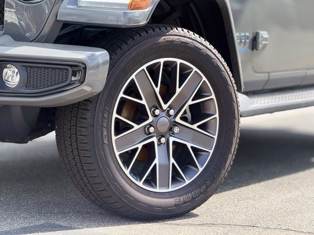 Used 2023 Jeep Wrangler Unlimited Sahara AWD/4WD image 2