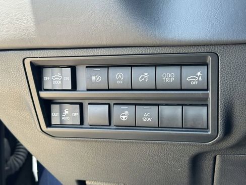 Used 2023 Toyota Tundra Platinum AWD/4WD image 25