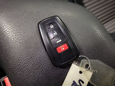 Used 2020 Toyota Camry SE w/ Convenience Package FWD image 19
