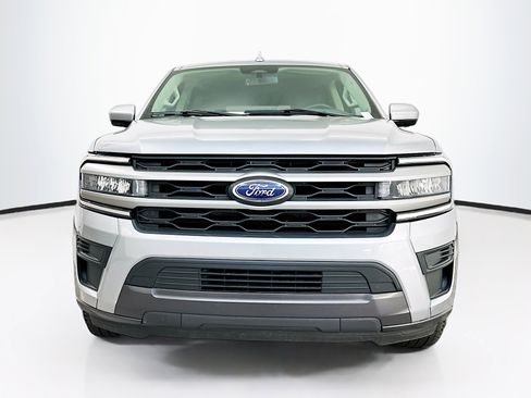 Used 2024 Ford Expedition Max XLT image 2