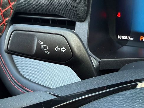 Used 2025 Ford Explorer ST-Line w/ ST-Line Street Pack image 31