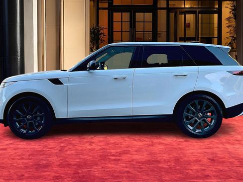Used 2025 Land Rover Range Rover Sport image 14