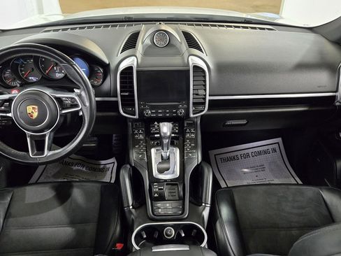 Used 2018 Porsche Cayenne Platinum Edition image 27