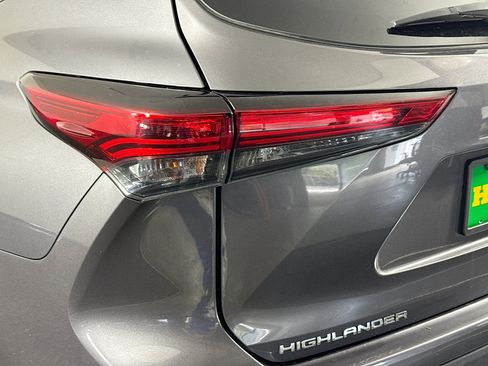 Used 2023 Toyota Highlander L FWD image 36