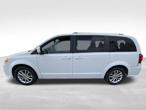 Used 2019 Dodge Grand Caravan SXT image 4
