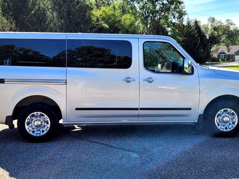 Used 2019 Nissan NV 3500 SL image 7