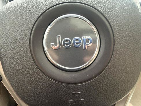 Used 2014 Jeep Grand Cherokee Overland w/ Mopar Chrome Edition Group AWD/4WD image 21