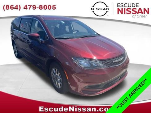 Used 2023 Chrysler Voyager LX FWD image 1