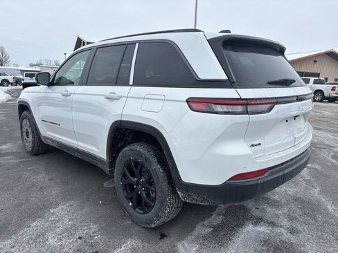 New 2026 Jeep Grand Cherokee Altitude image 4
