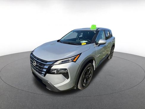 Used 2025 Nissan Rogue SV AWD/4WD image 3