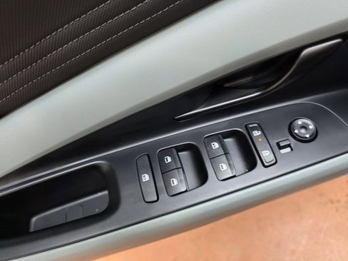 New 2025 Hyundai Elantra Limited image 24