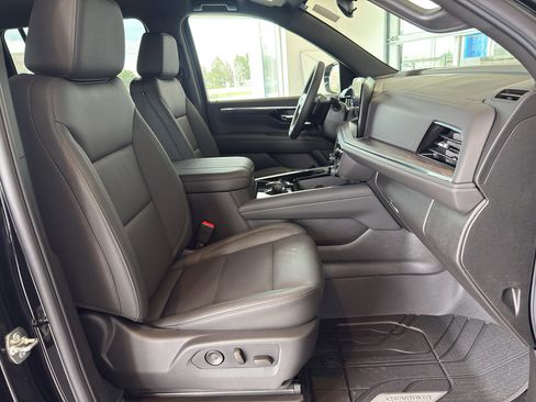 New 2026 Chevrolet Suburban LT image 26