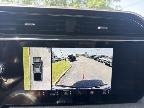 Used 2024 GMC Sierra 1500 AT4 w/ Technology Package AWD/4WD image 15