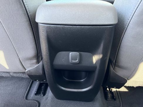 Used 2022 Chevrolet Colorado W/T w/ WT Convenience Package RWD image 29