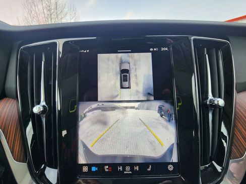 Used 2025 Volvo V60 B5 Cross Country Plus image 32