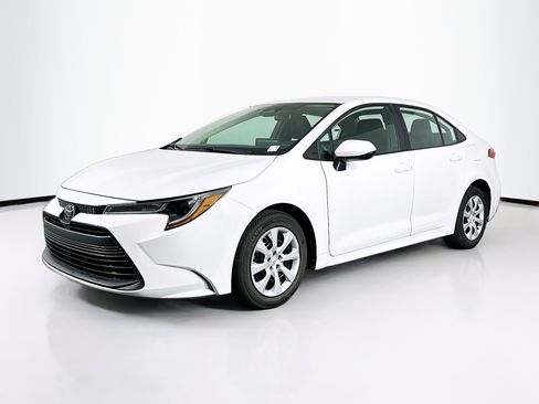 Used 2024 Toyota Corolla LE image 3