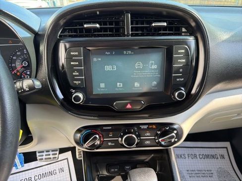 Used 2021 Kia Soul LX FWD image 27