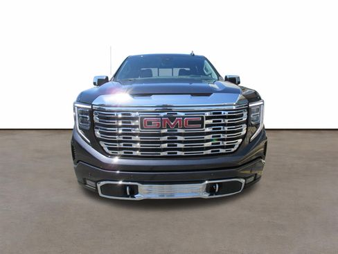 Used 2023 GMC Sierra 1500 Denali w/ Denali Reserve Package AWD/4WD image 8