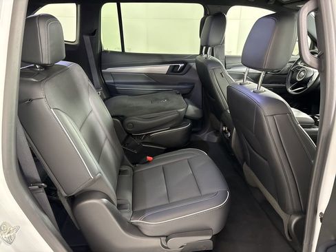 Used 2025 Buick Enclave Preferred image 45