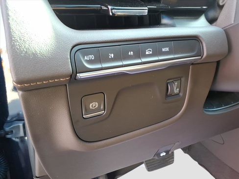 Used 2023 Cadillac Escalade ESV Premium Luxury image 21