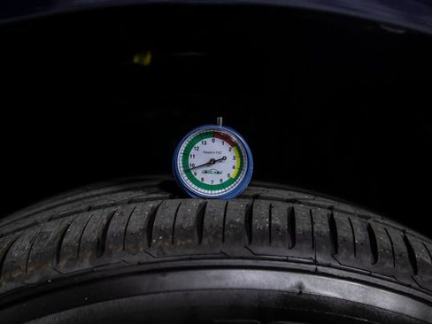 Used 2024 Toyota Venza LE image 42