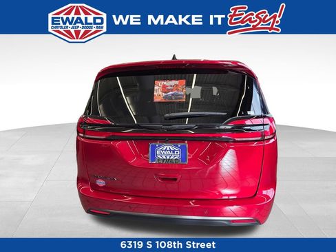 New 2026 Chrysler Pacifica Select image 16