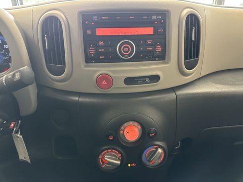Used 2013 Nissan Cube 1.8 S w/ Interior Designer Pkg FWD image 17