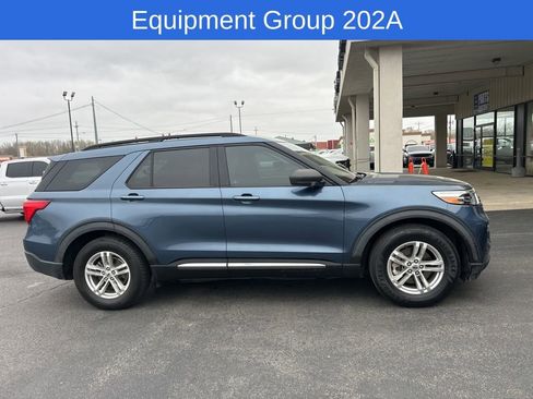 Used 2020 Ford Explorer XLT w/ Equipment Group 202A image 3
