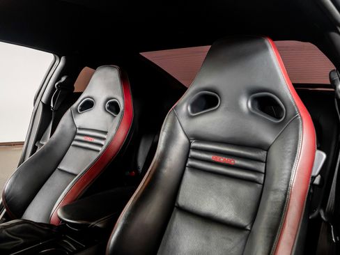 Used 2015 Nissan GT-R Black Edition image 3