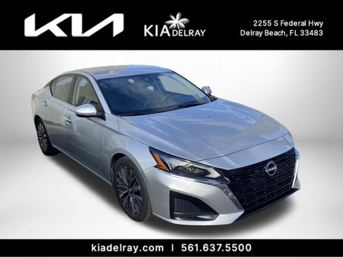 Used 2023 Nissan Altima 2.5 SV image 2