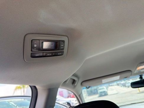 Used 2017 Toyota Sienna SE FWD image 19