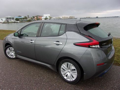 Used 2022 Nissan Leaf S FWD image 8