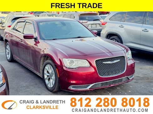 Used 2018 Chrysler 300 Touring image 1