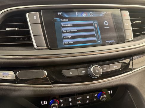 Used 2018 Buick Enclave Premium w/ LPO, Cargo Package FWD image 17