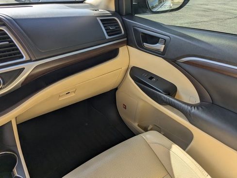 Used 2016 Toyota Highlander Limited image 17