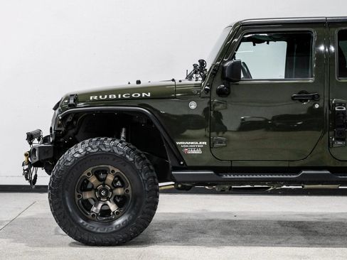 Used 2015 Jeep Wrangler Unlimited Rubicon w/ Connectivity Group AWD/4WD image 10