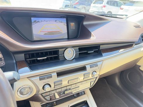 Used 2016 Lexus ES 350 w/ Premium Package w/Wood Trim FWD image 18