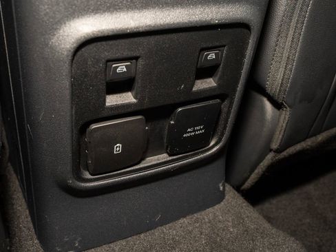 Used 2022 Ford Bronco Wildtrak image 7