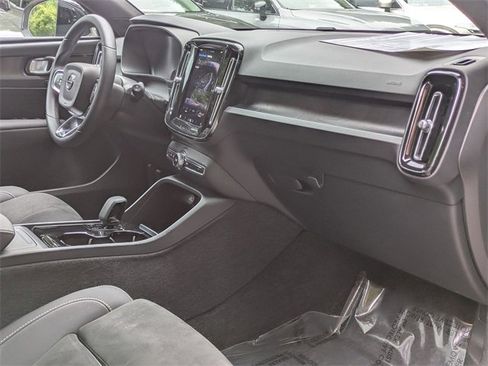Certified 2023 Volvo XC40 Recharge Ultimate image 28