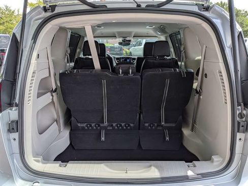 Used 2024 Chrysler Pacifica Touring-L FWD image 14