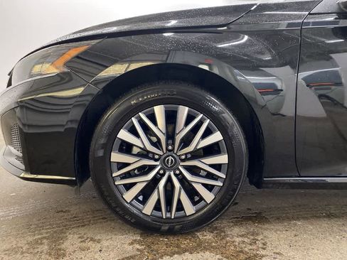 Used 2025 Nissan Altima 2.5 SV image 11