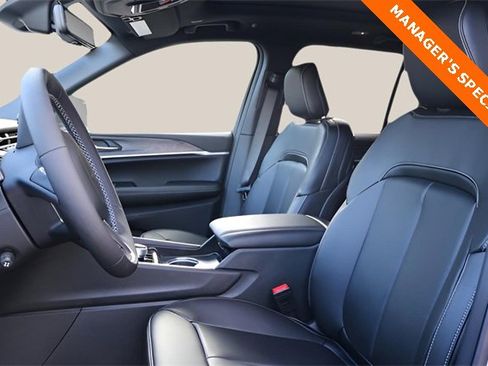 New 2025 Jeep Grand Cherokee Limited w/ Luxury Tech Group II image 12