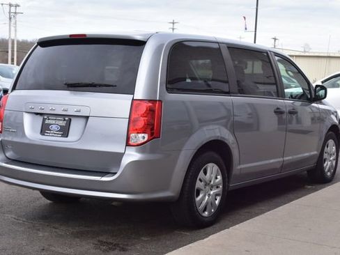 Used 2019 Dodge Grand Caravan SE image 9