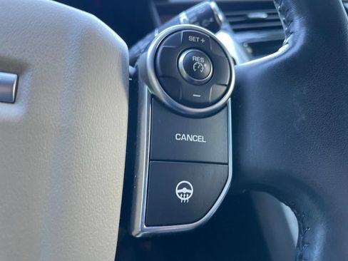 Used 2018 Land Rover Discovery HSE AWD/4WD image 12