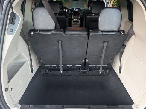 Used 2020 Dodge Grand Caravan SXT FWD image 21