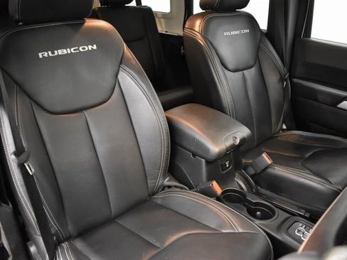 Used 2017 Jeep Wrangler Unlimited Rubicon w/ Cold Weather Group image 6