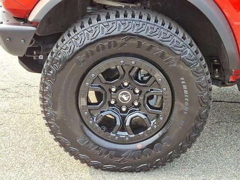 Certified 2024 Ford Bronco Wildtrak image 28