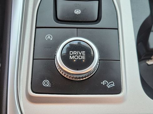 Used 2024 Ford Explorer Limited w/ Equipment Group 301A AWD/4WD image 34