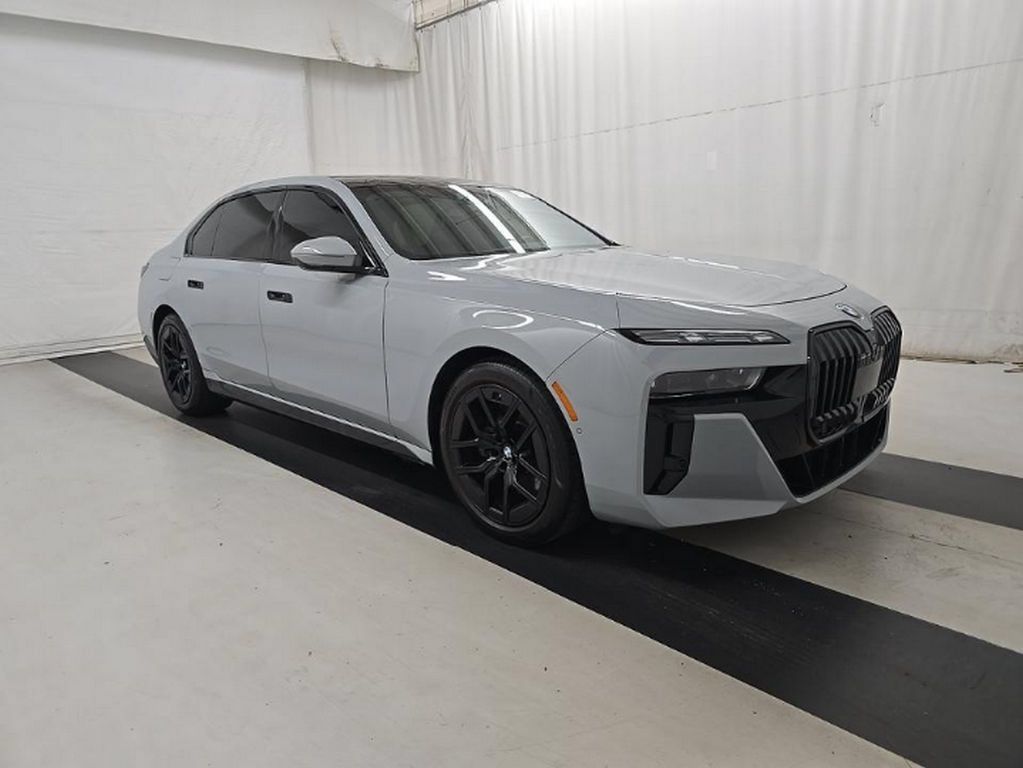 Used 2024 BMW 760i xDrive w/ Executive Package AWD/4WD image 3